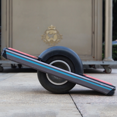 21.5m/h ενιαίο ηλεκτρικό Skateboard ροδών 30 35km 1500w